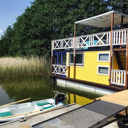 Ferienfloss _ Das Schwim بوتيل